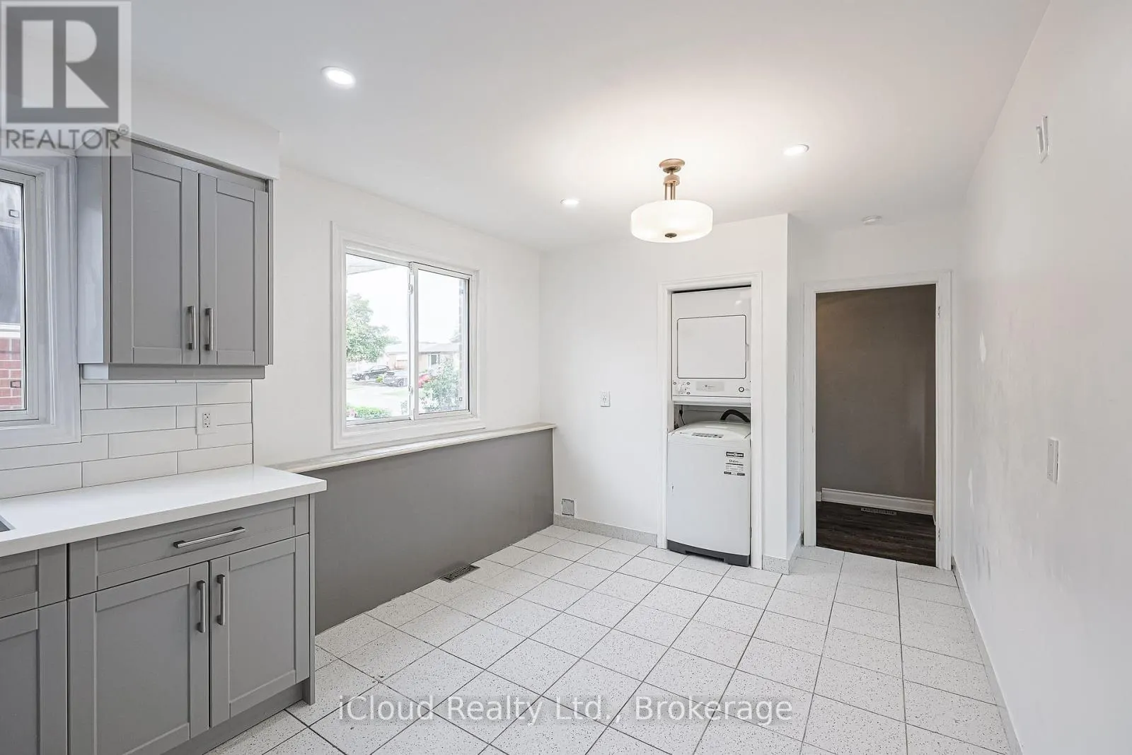 52 DELLBROOK CRESCENT