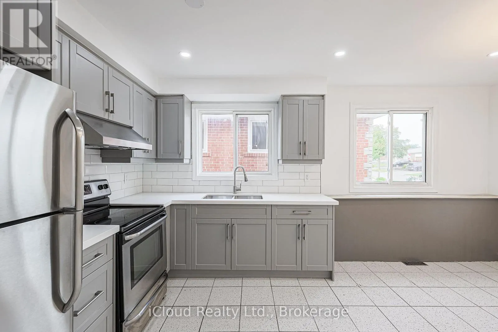 52 DELLBROOK CRESCENT