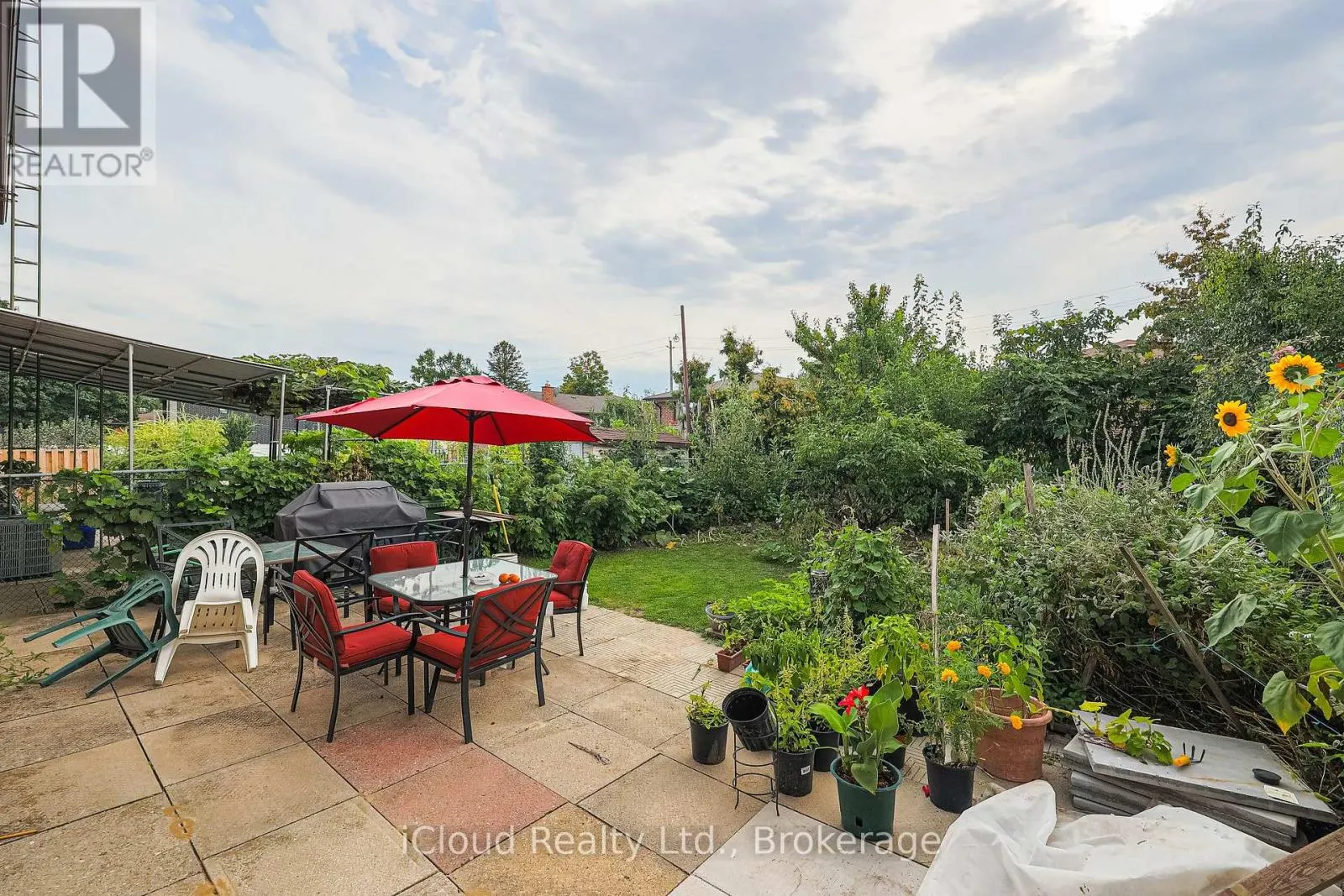 52 DELLBROOK CRESCENT