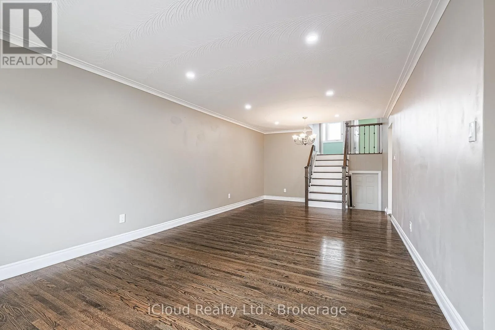 52 DELLBROOK CRESCENT