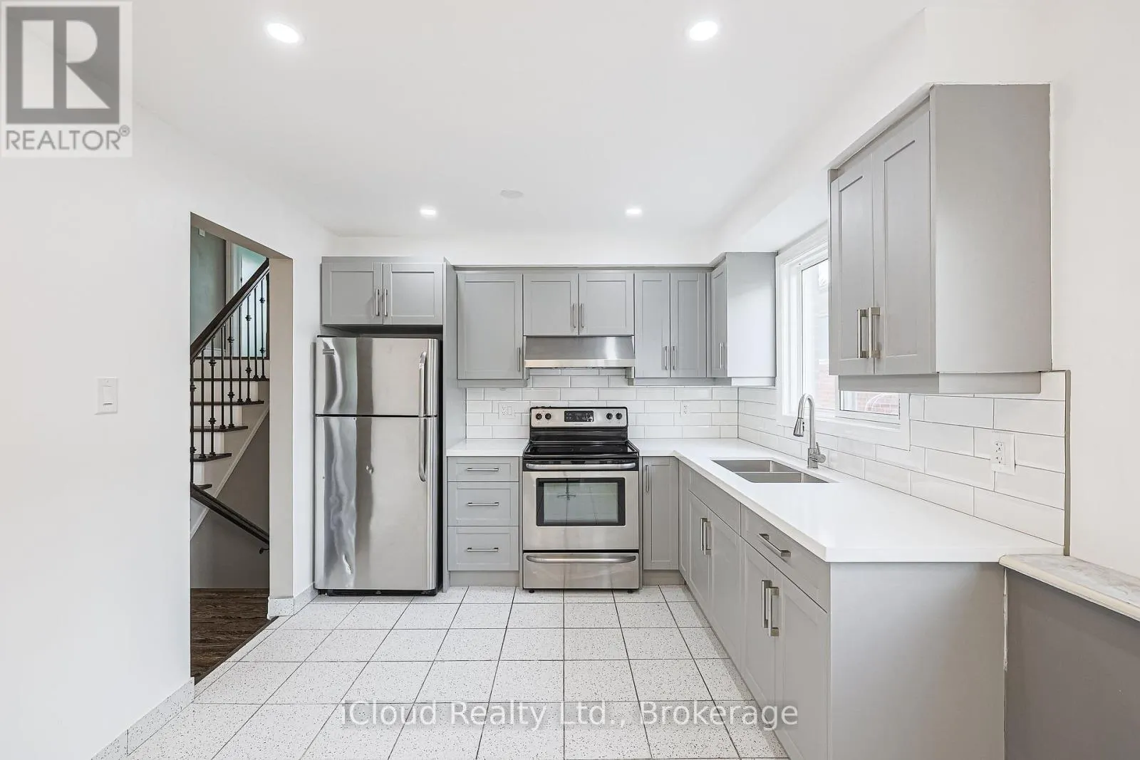 52 DELLBROOK CRESCENT