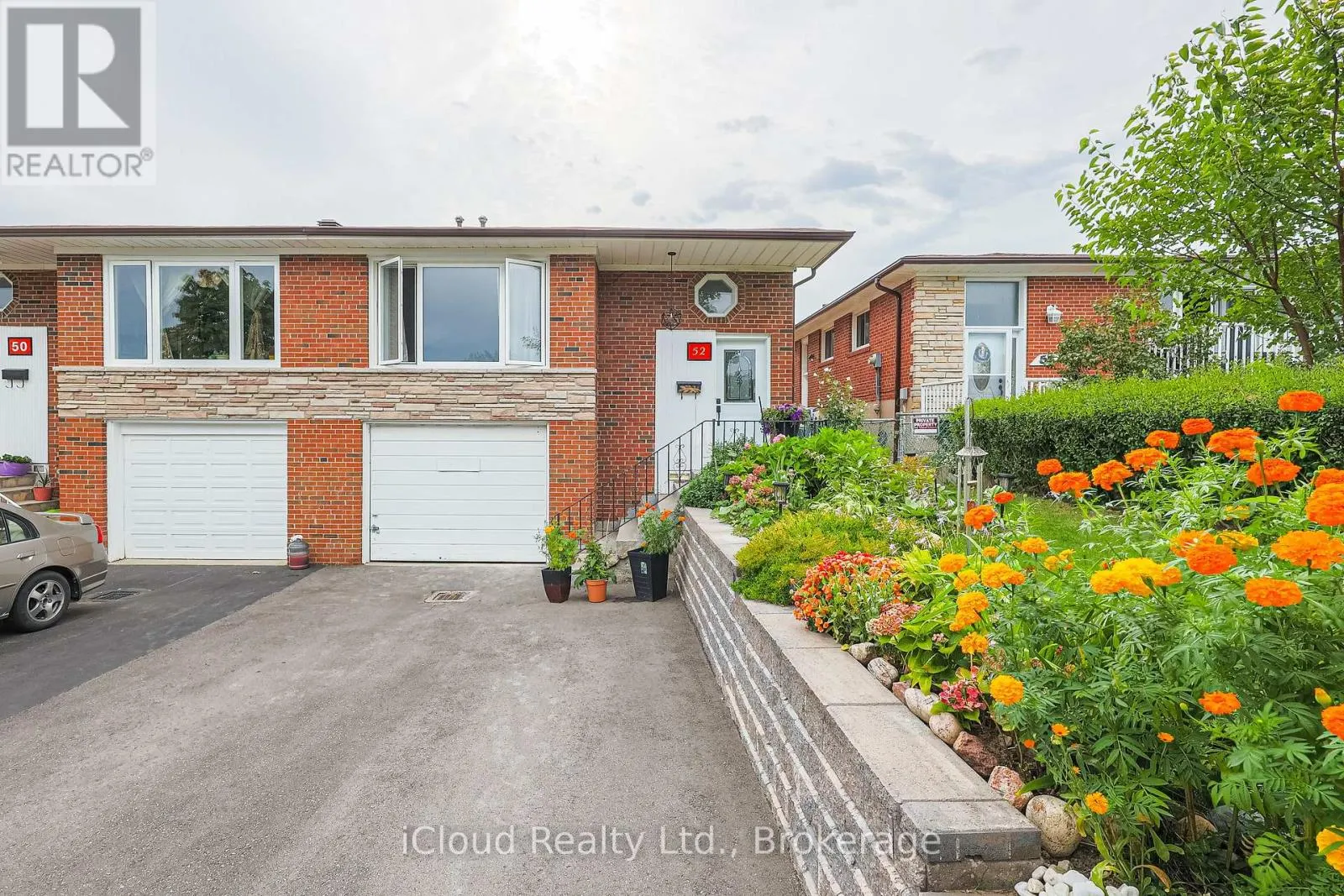 52 DELLBROOK CRESCENT