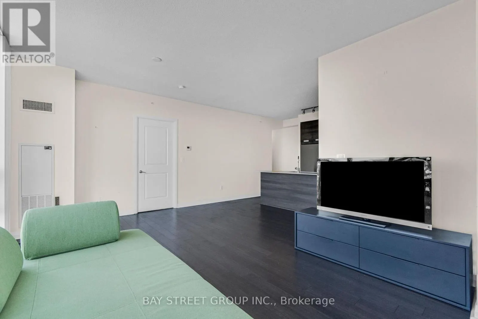 1812 - 5033 FOUR SPRINGS AVENUE