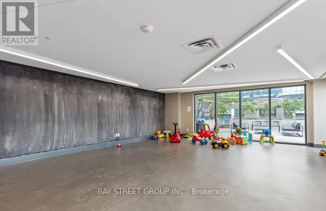 1812 - 5033 FOUR SPRINGS AVENUE