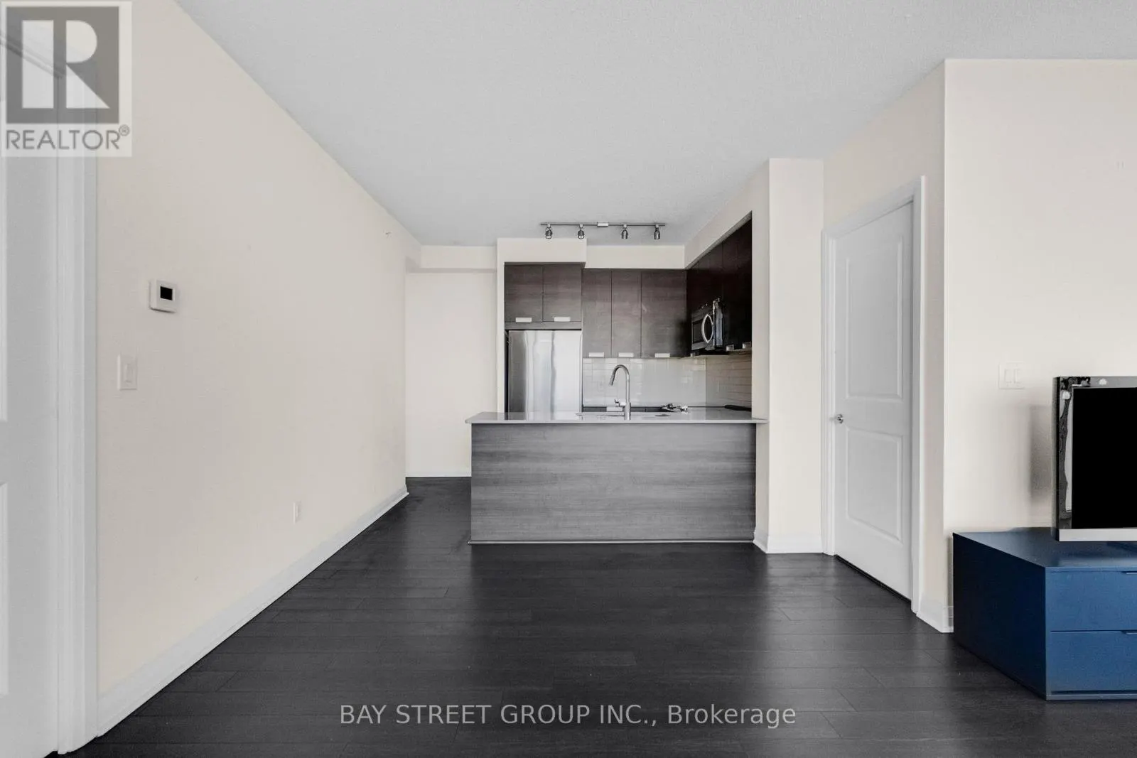 1812 - 5033 FOUR SPRINGS AVENUE