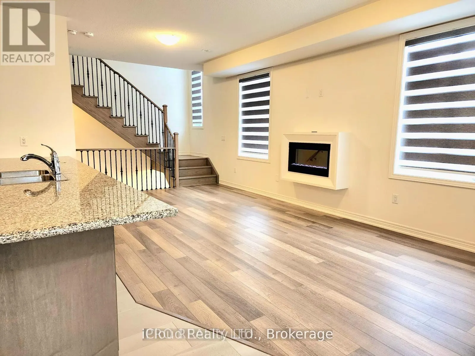 428 SILVER MAPLE ROAD