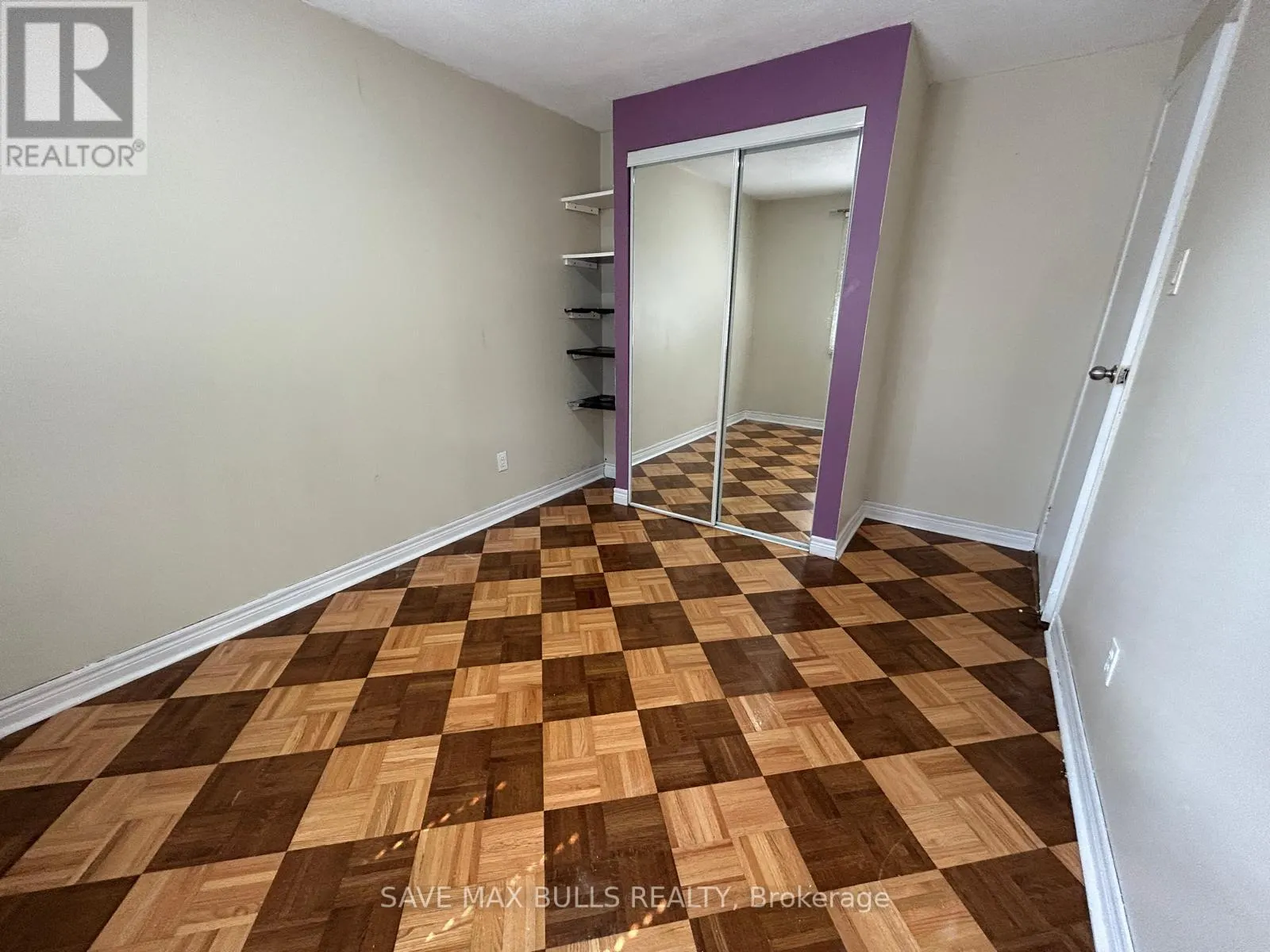 99 - 81 HANSEN ROAD N
