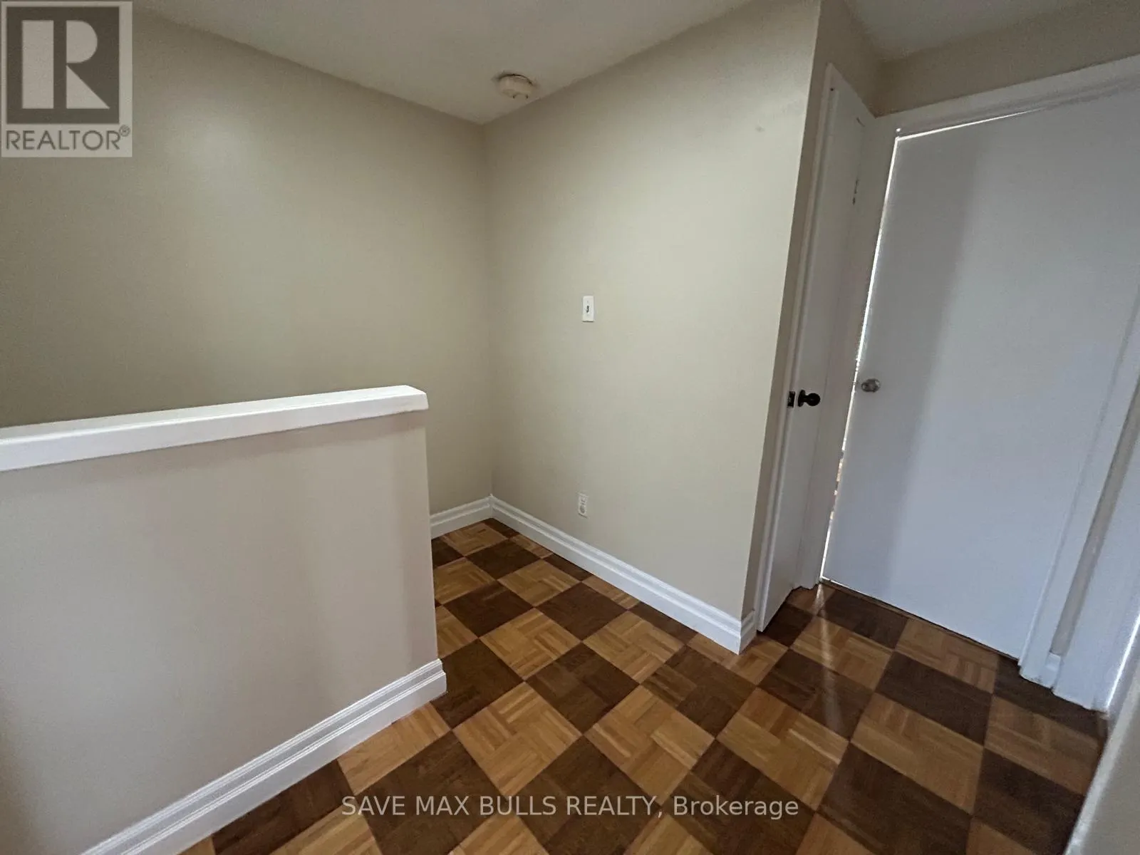 99 - 81 HANSEN ROAD N
