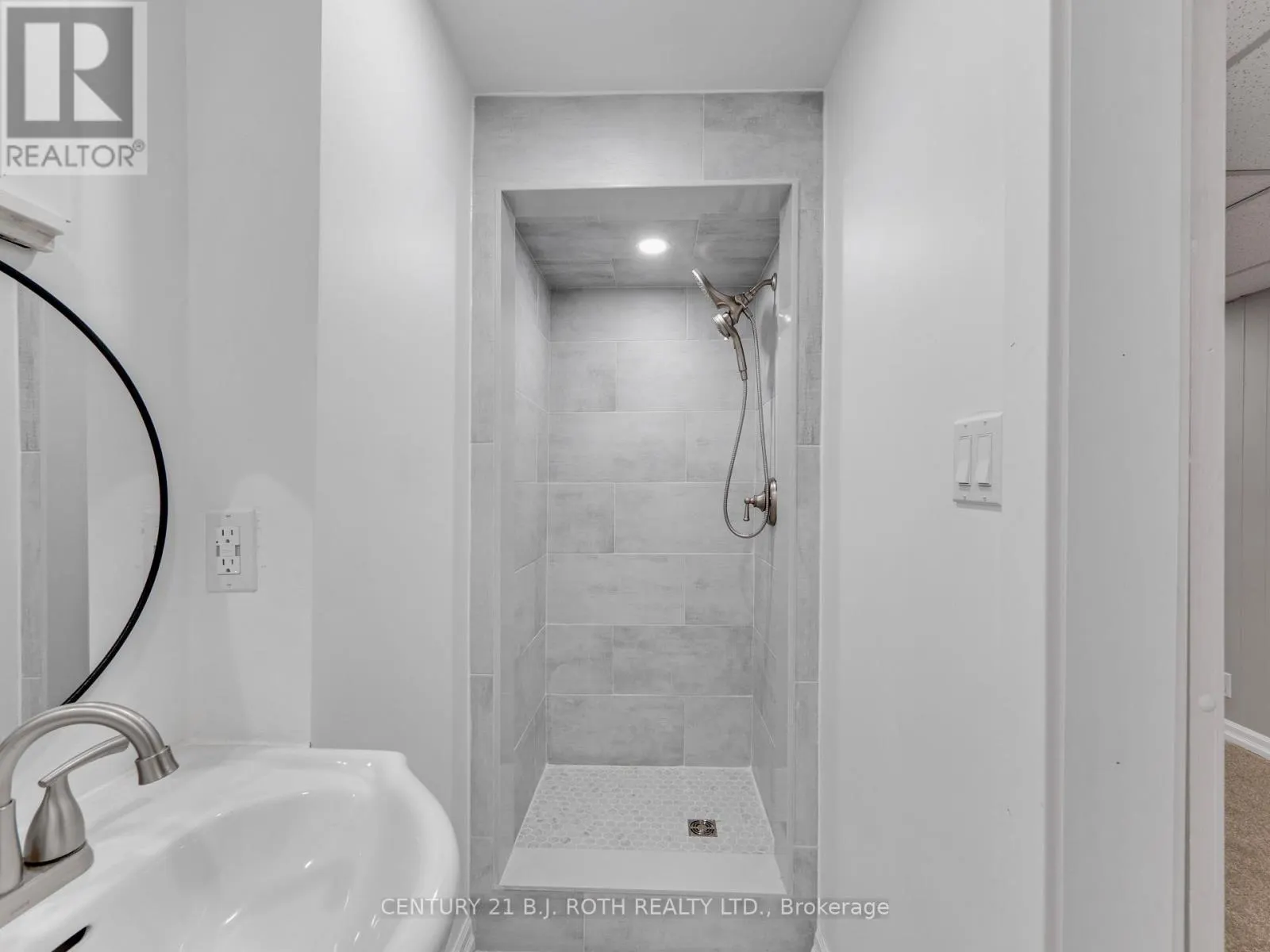 10 BLOORLEA CRESCENT
