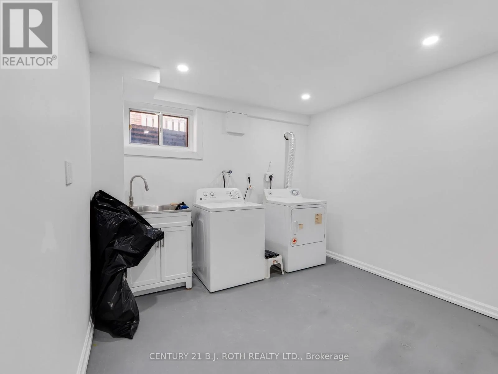 10 BLOORLEA CRESCENT