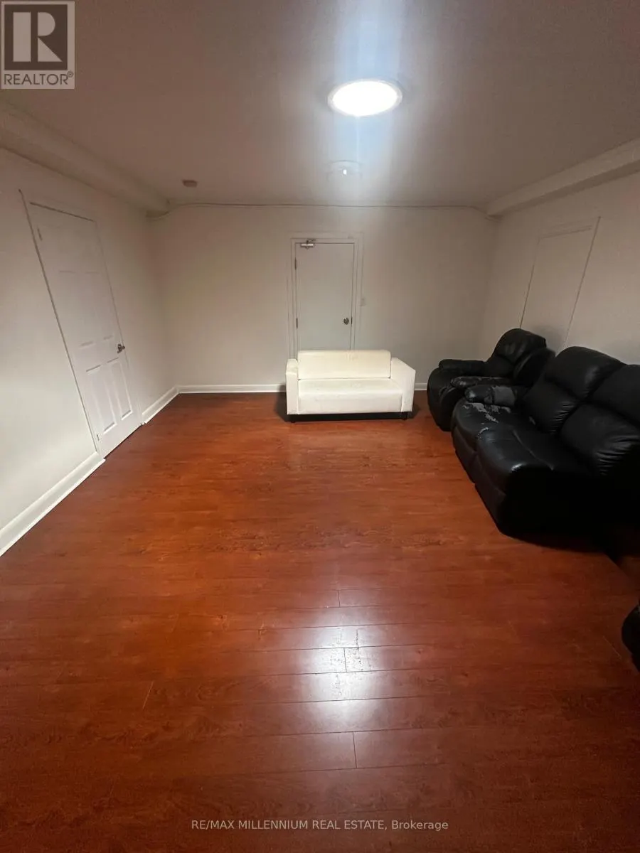 UPPER#1 - 224 QUEEN STREET S