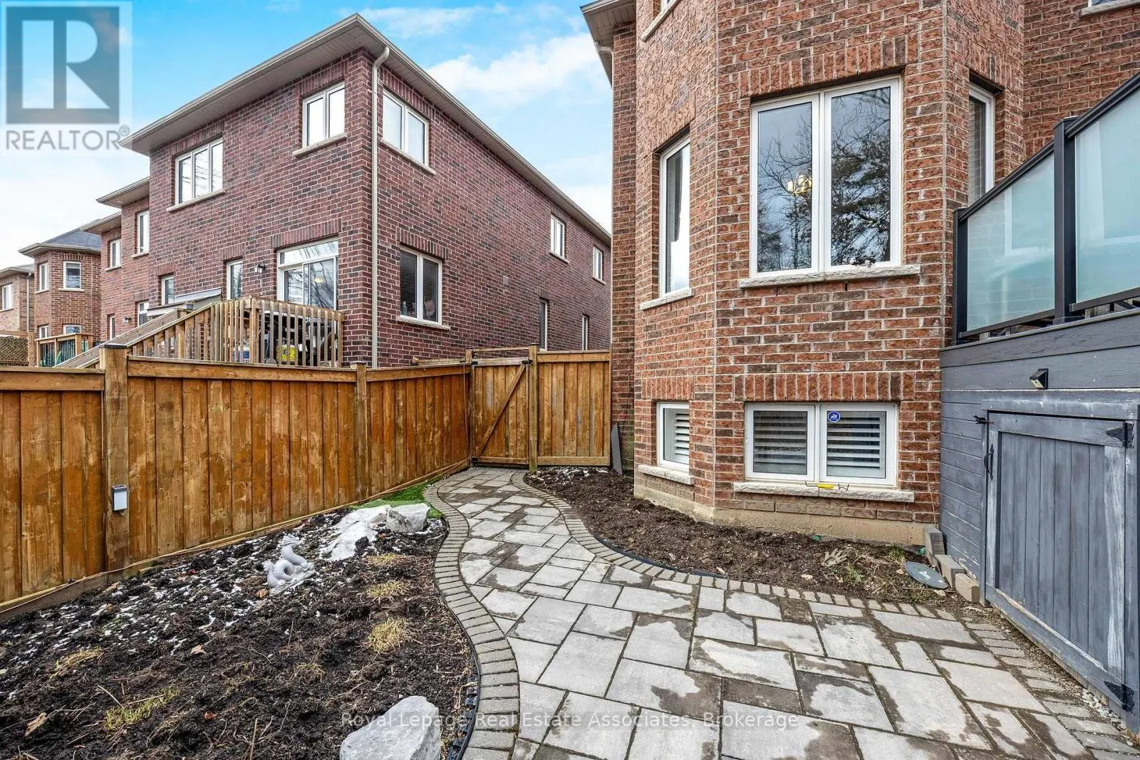 25 UPPER CANADA COURT