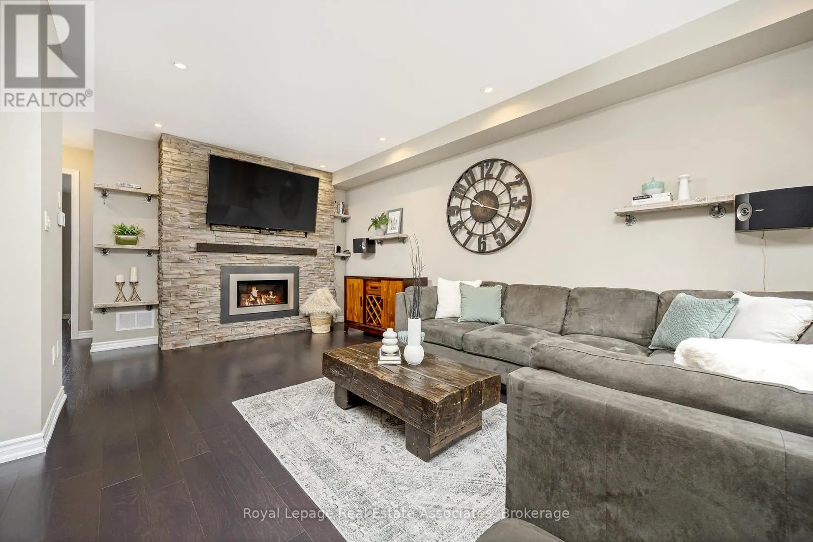 25 UPPER CANADA COURT