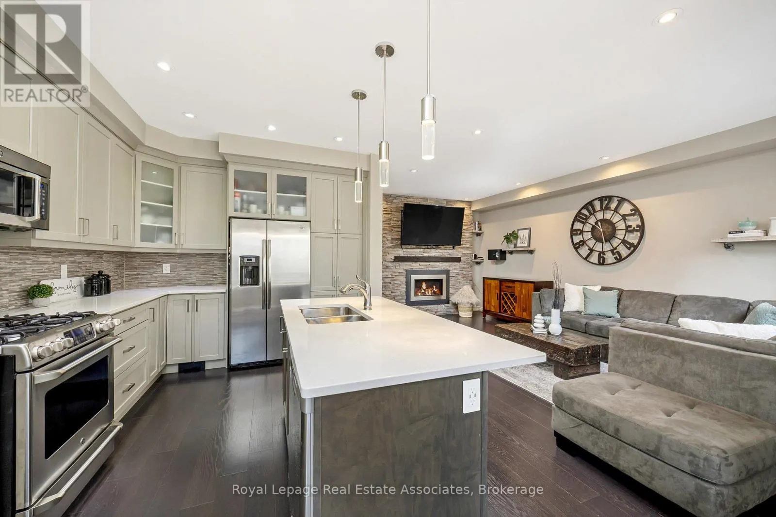 25 UPPER CANADA COURT