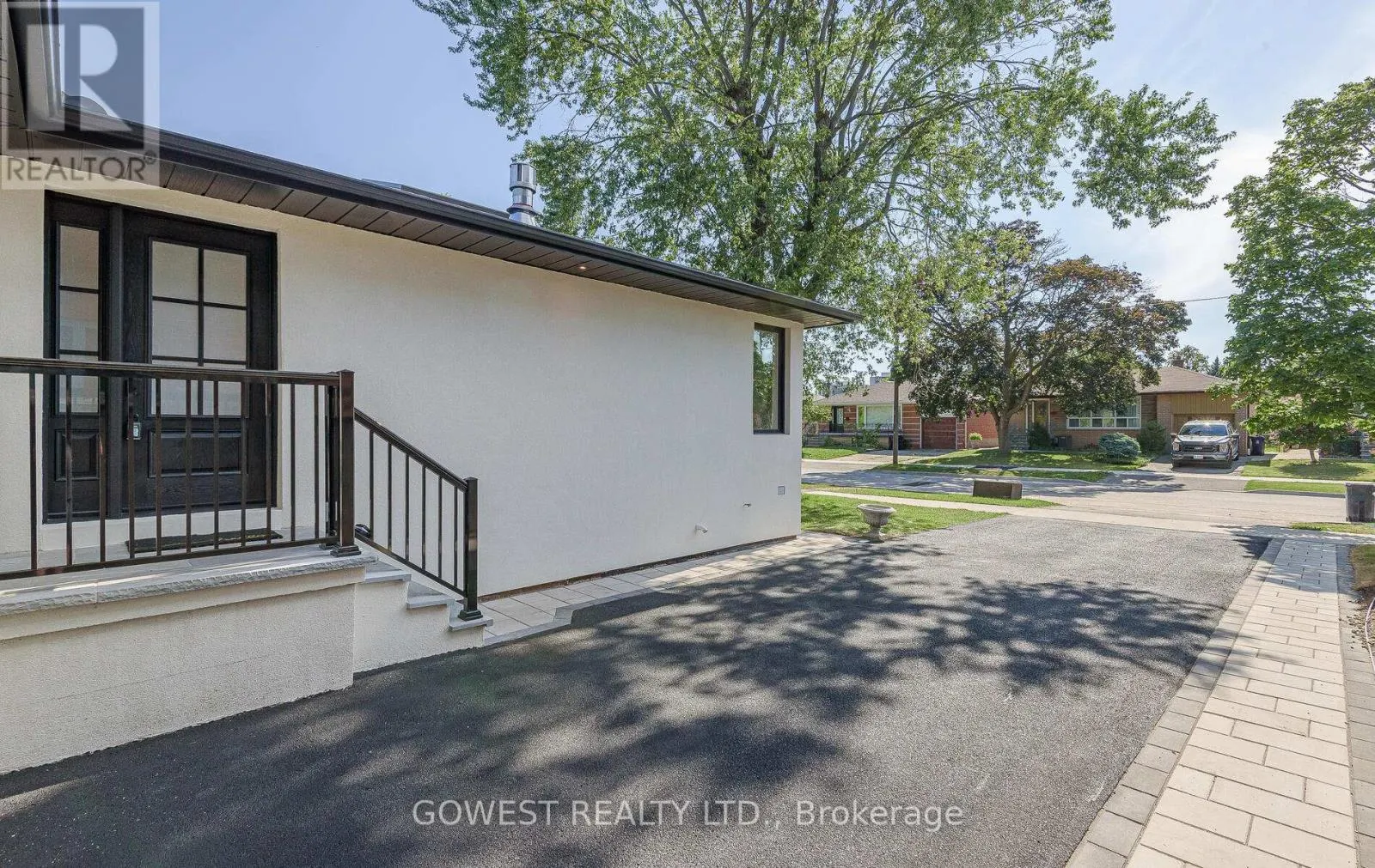 28 ALLONSIUS DRIVE