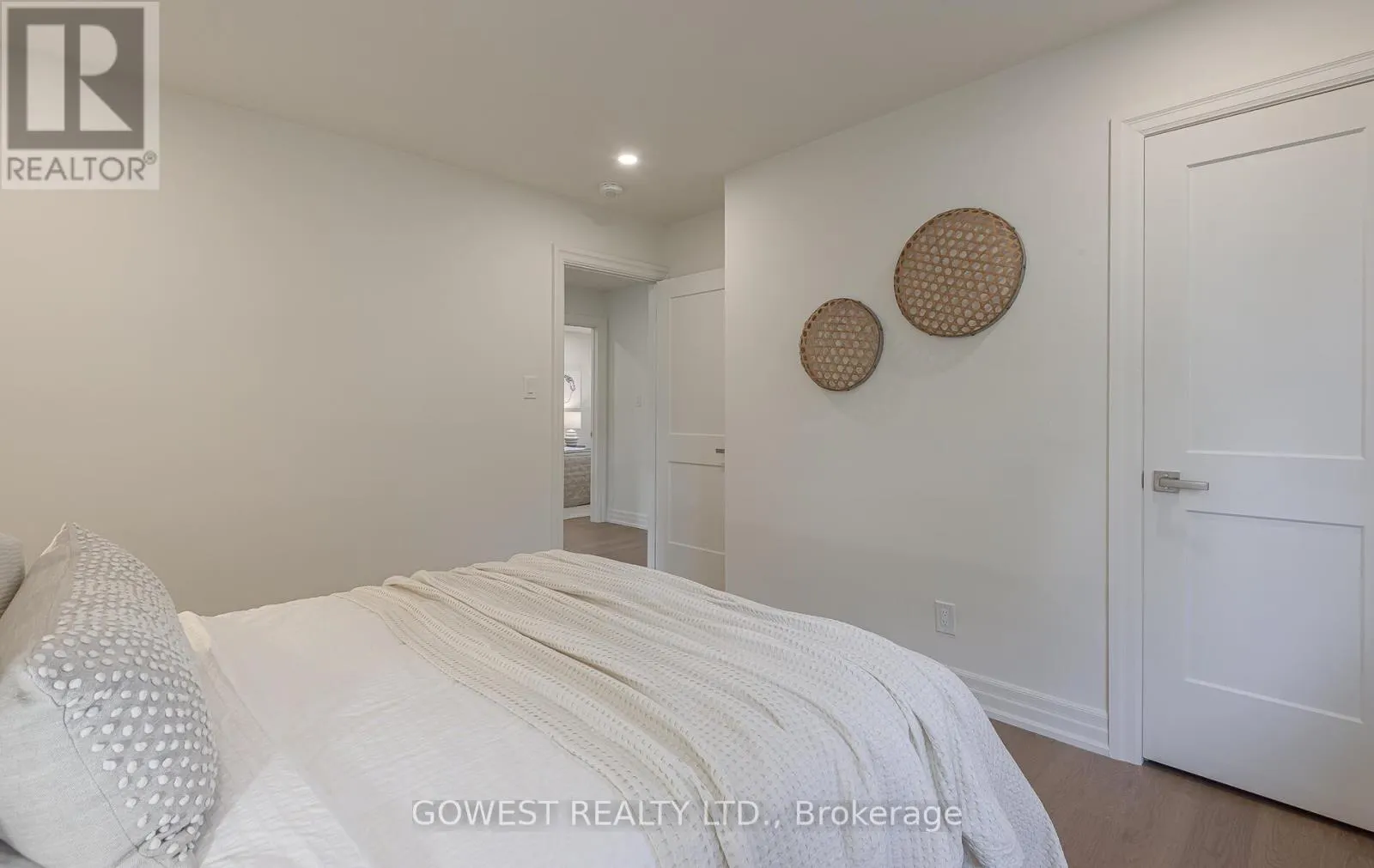 28 ALLONSIUS DRIVE