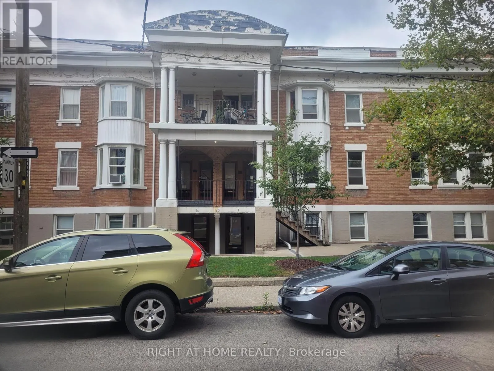 18 - 120 COWAN AVENUE