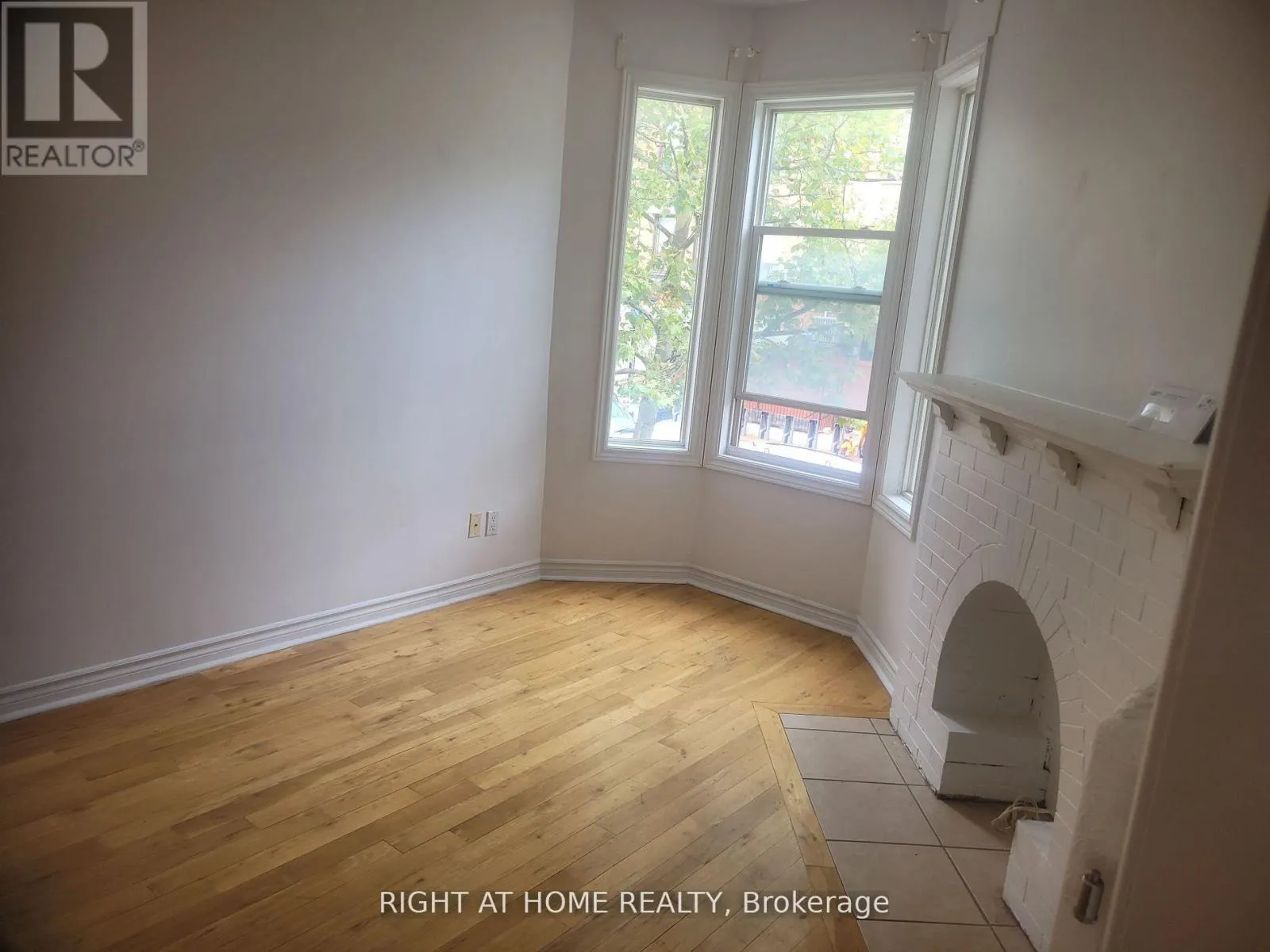 18 - 120 COWAN AVENUE