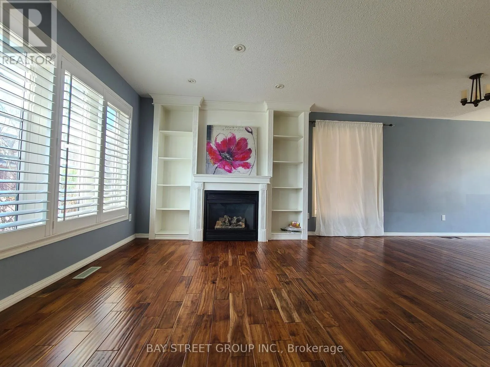 5556 THORN LANE