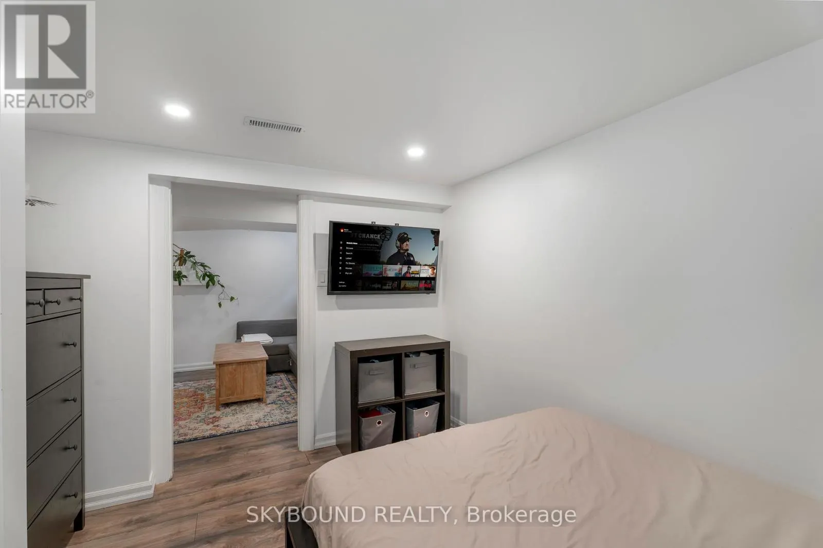 790 THE QUEENSWAY