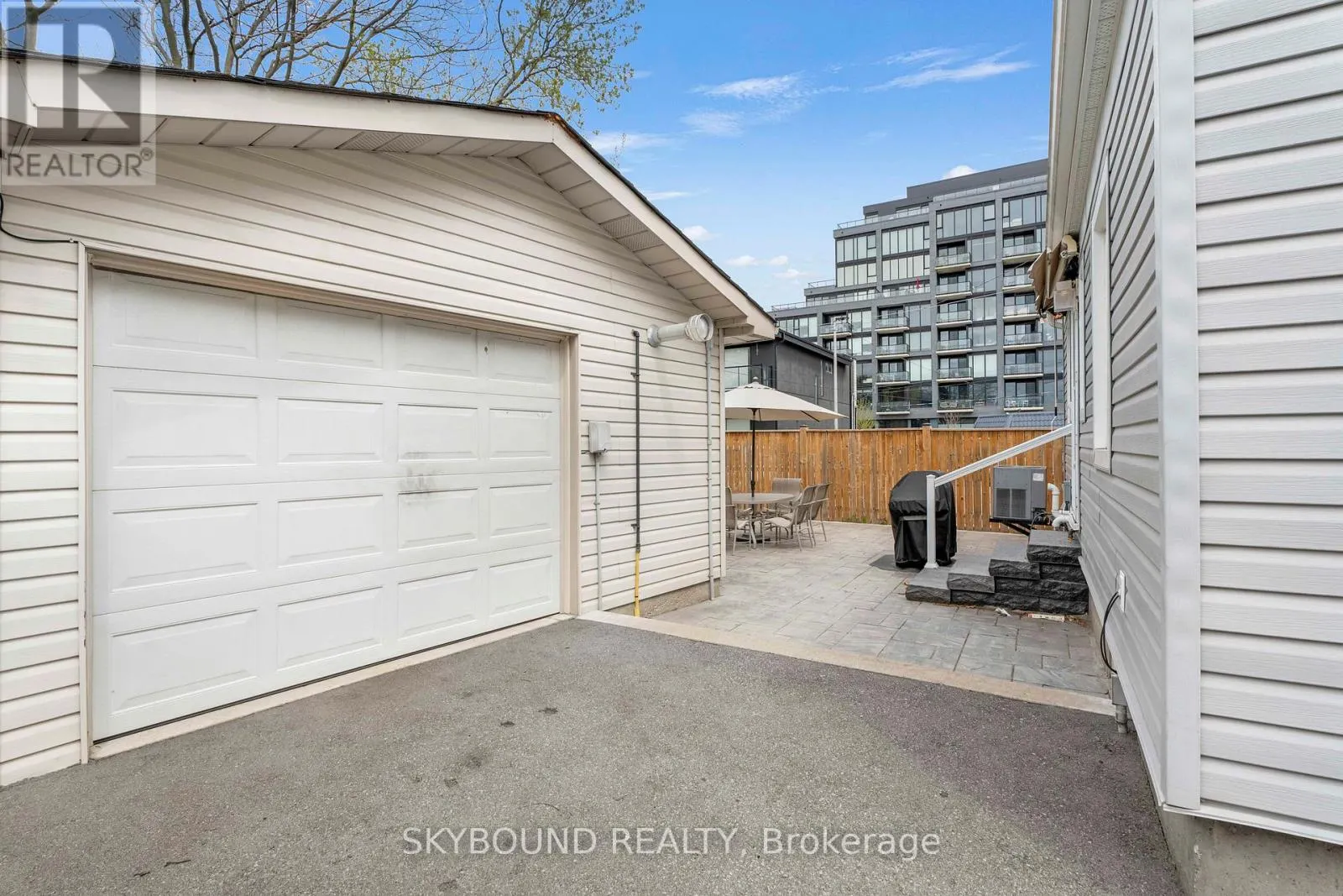 790 THE QUEENSWAY