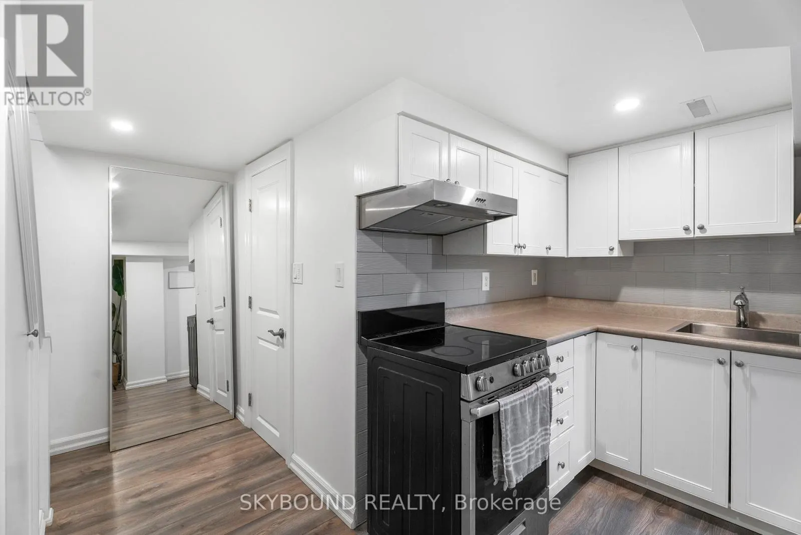 790 THE QUEENSWAY