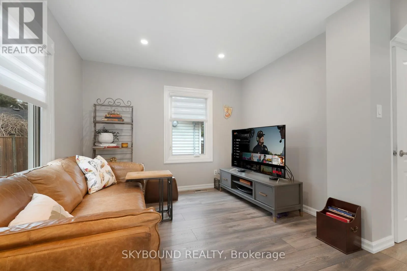 790 THE QUEENSWAY