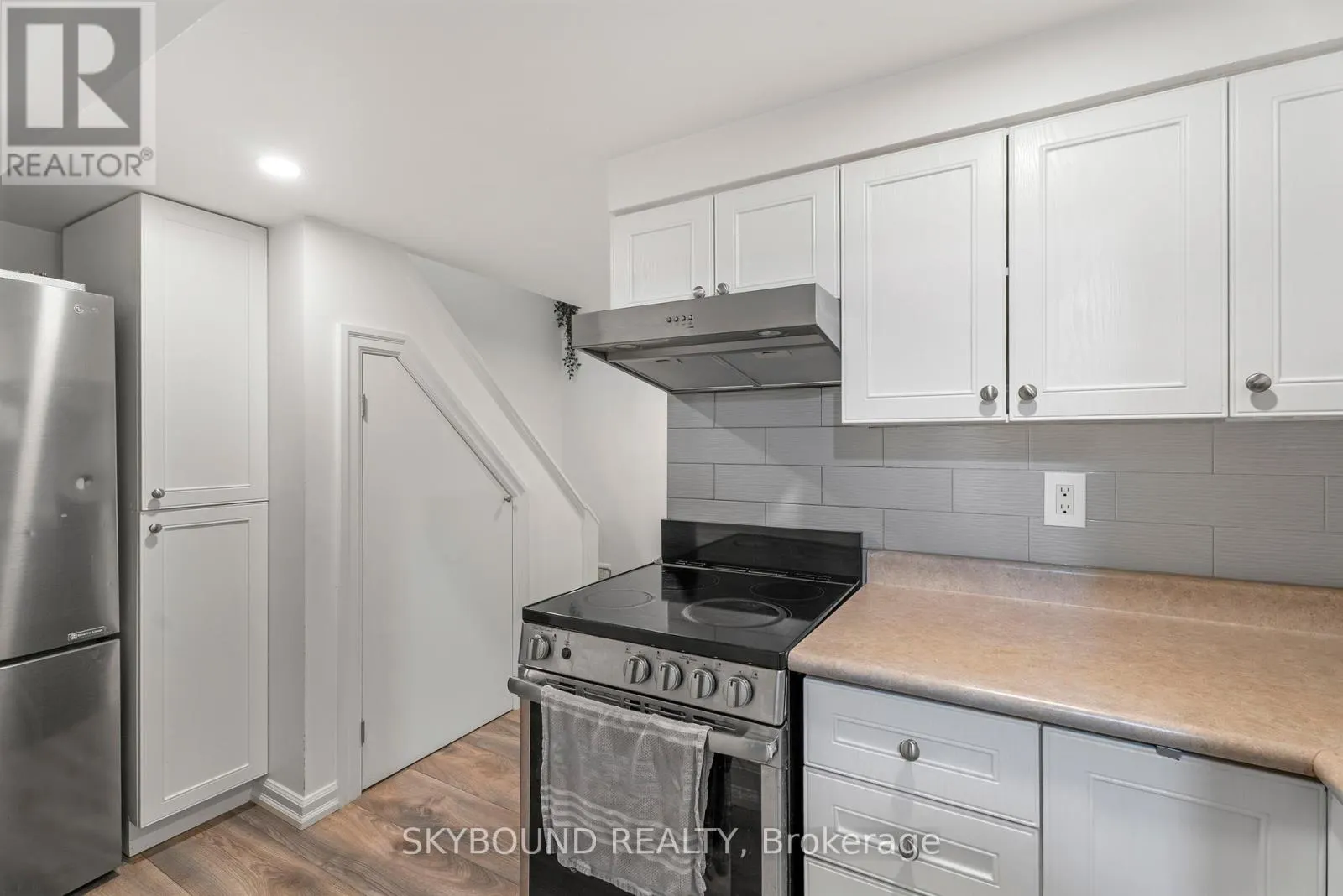 790 THE QUEENSWAY