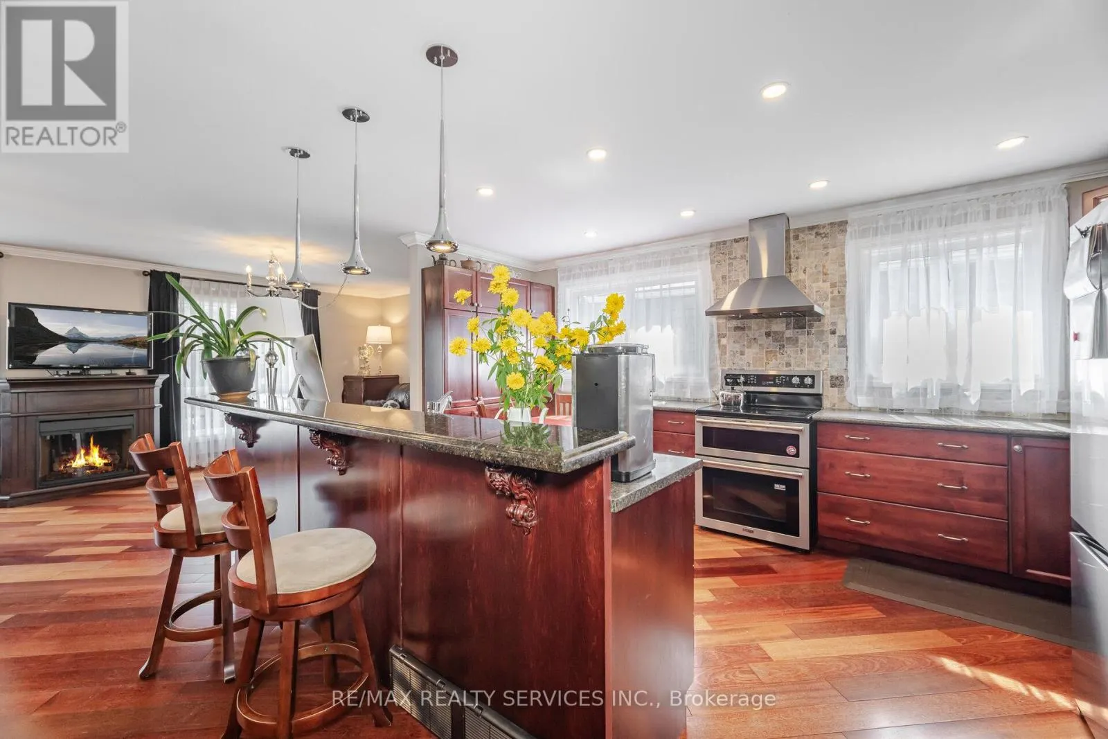 38 GRASSMERE CRESCENT