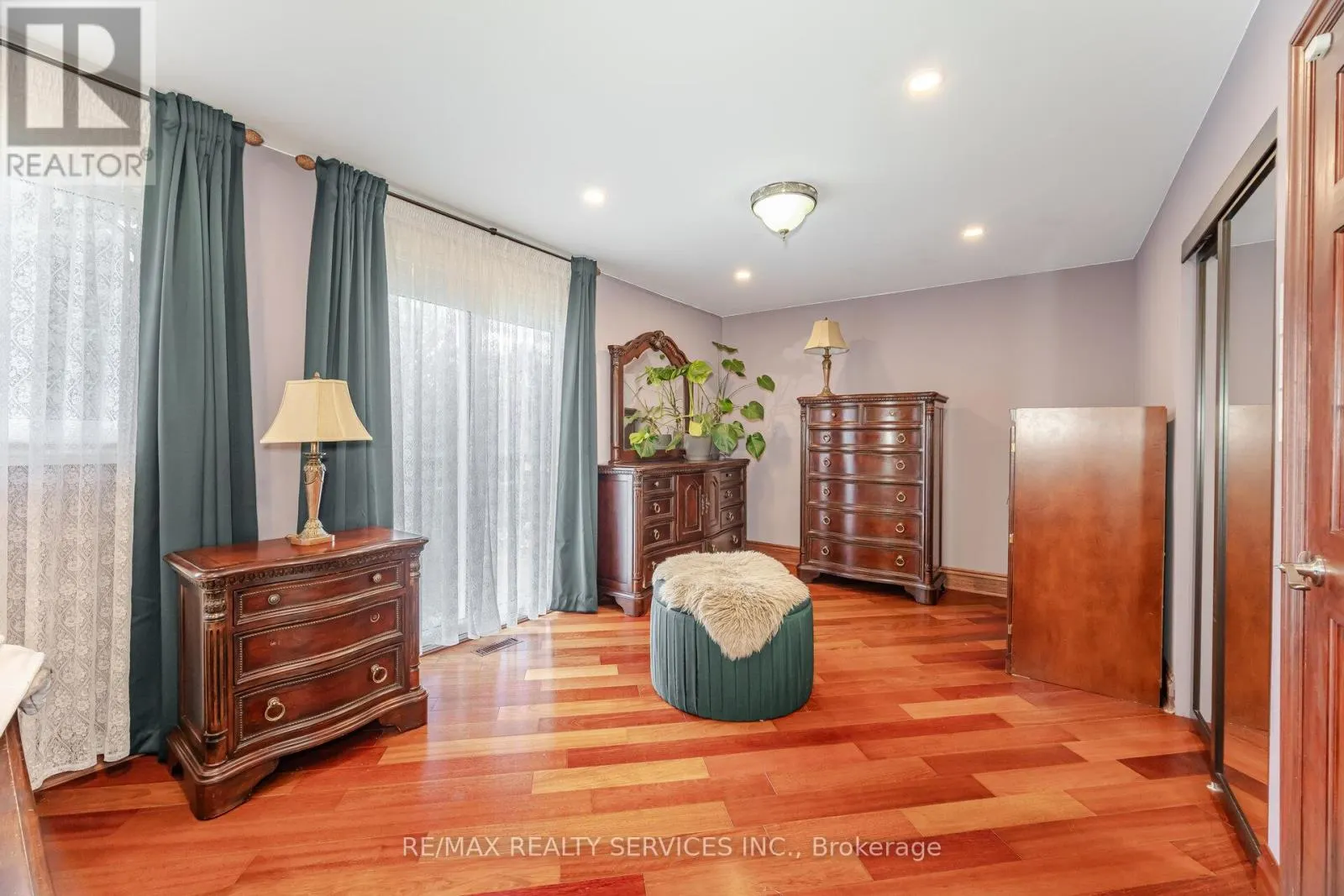 38 GRASSMERE CRESCENT