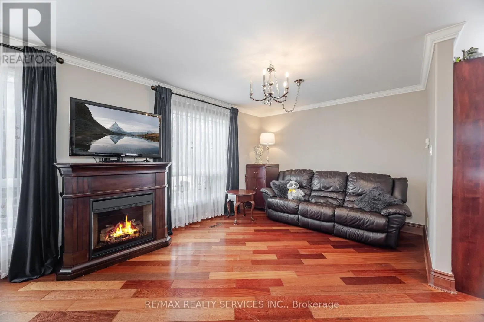 38 GRASSMERE CRESCENT