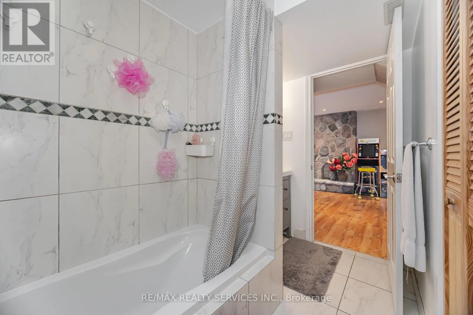 38 GRASSMERE CRESCENT