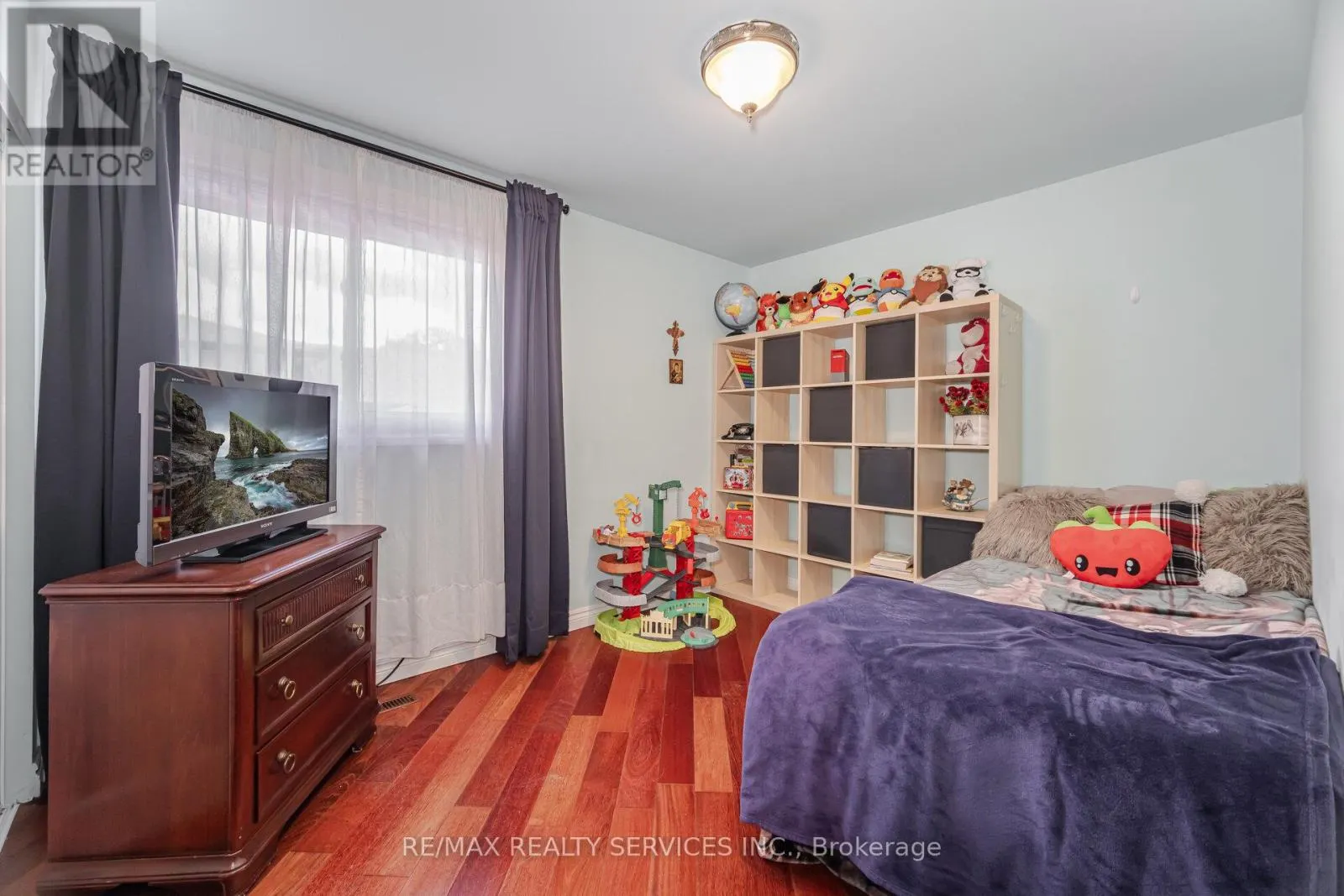 38 GRASSMERE CRESCENT