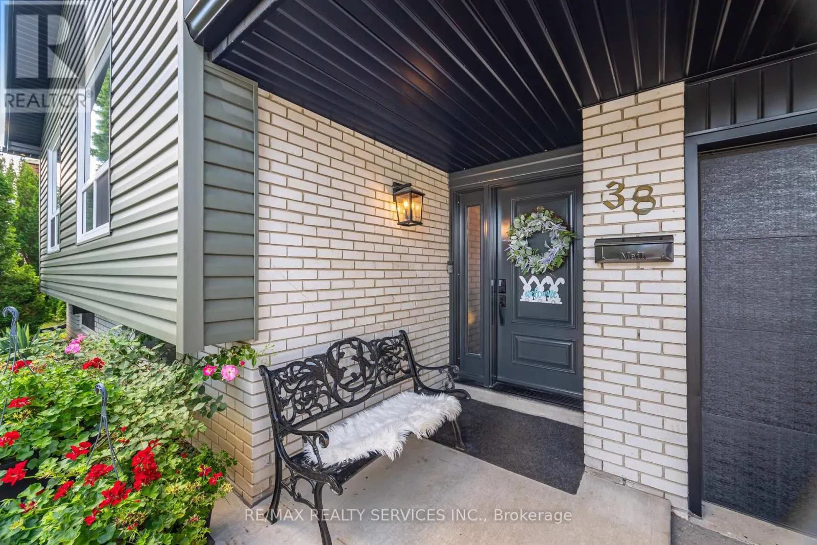 38 GRASSMERE CRESCENT