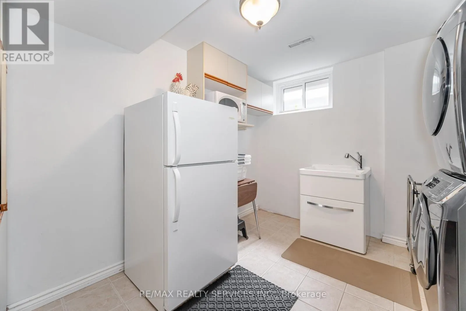 38 GRASSMERE CRESCENT