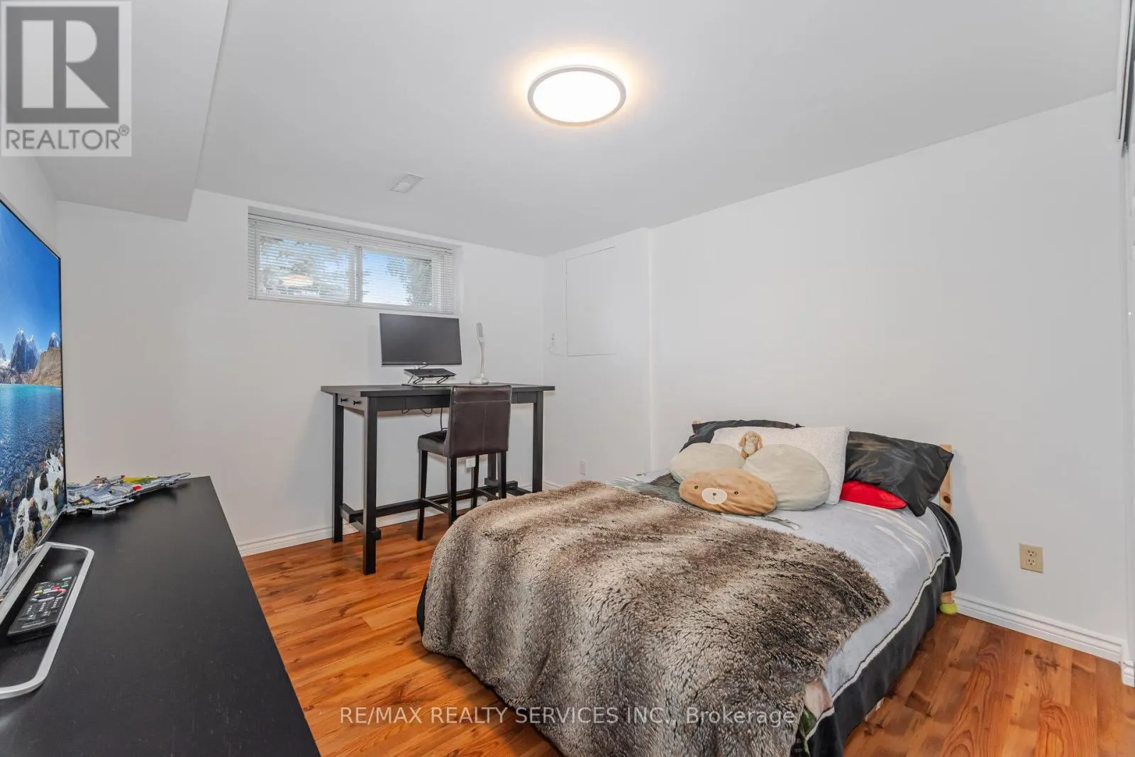 38 GRASSMERE CRESCENT