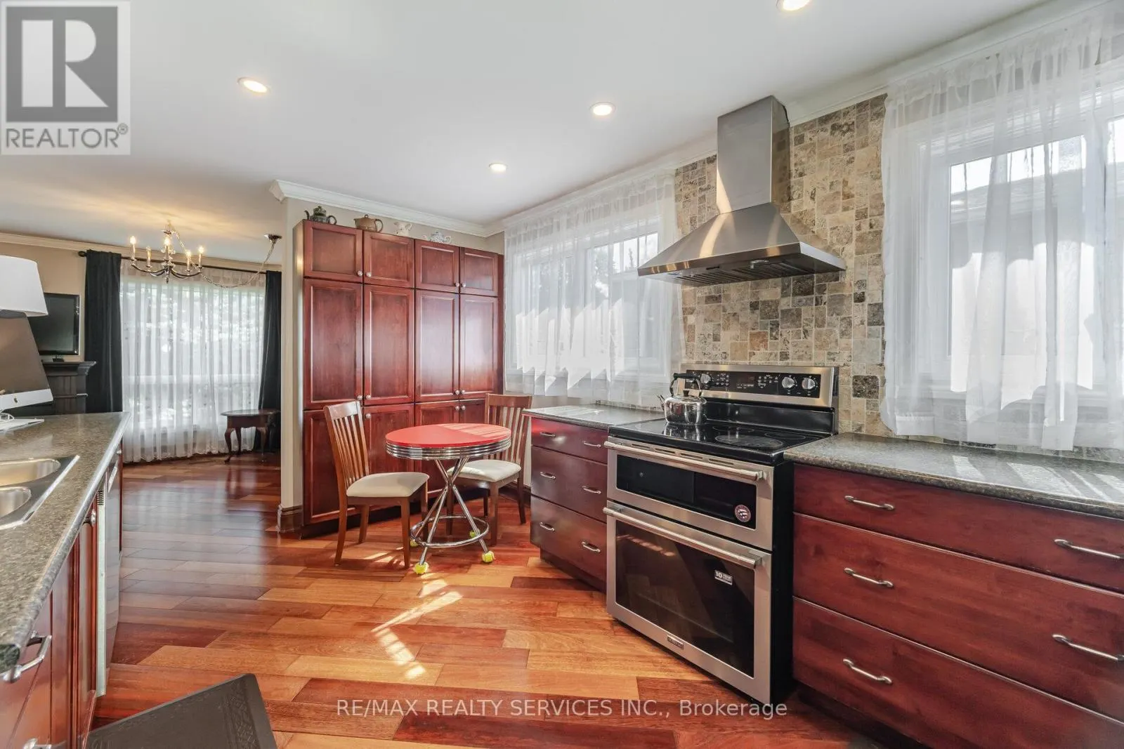 38 GRASSMERE CRESCENT