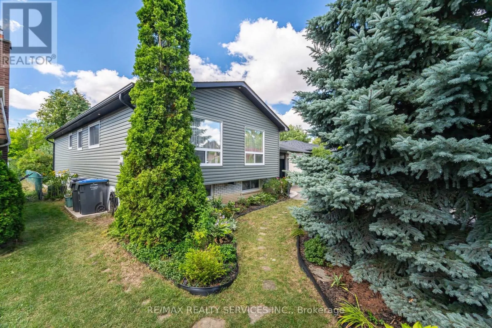 38 GRASSMERE CRESCENT