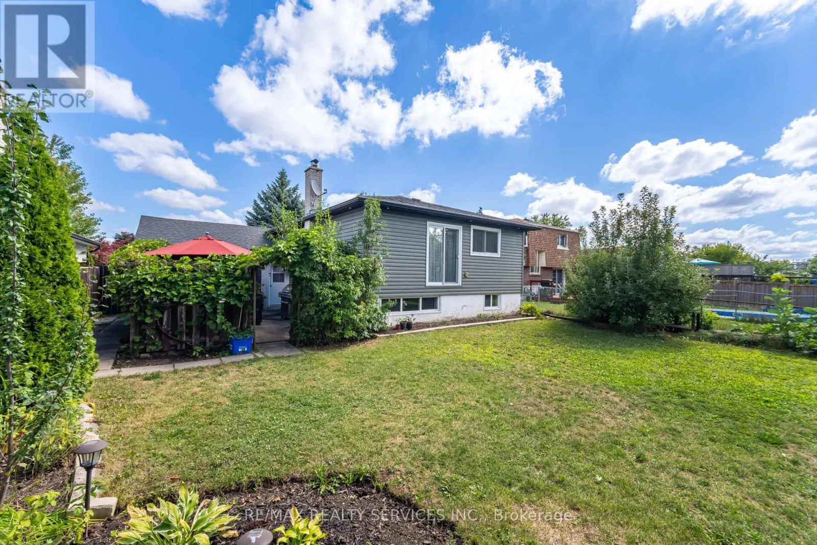 38 GRASSMERE CRESCENT
