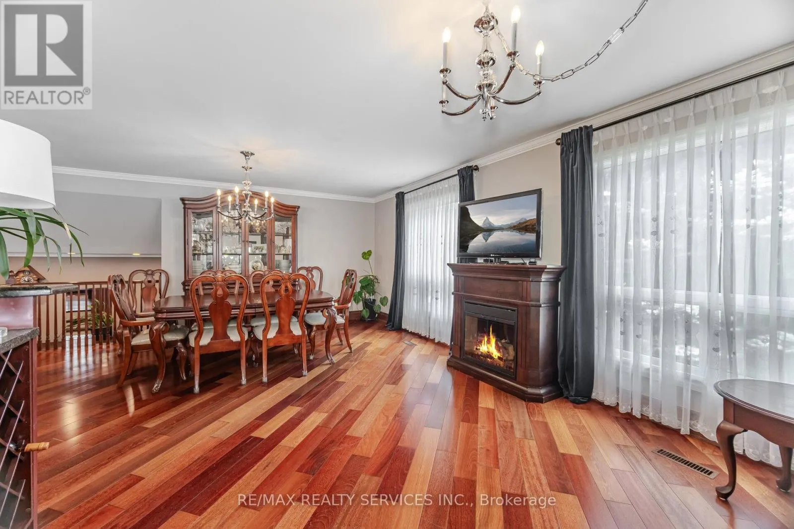 38 GRASSMERE CRESCENT
