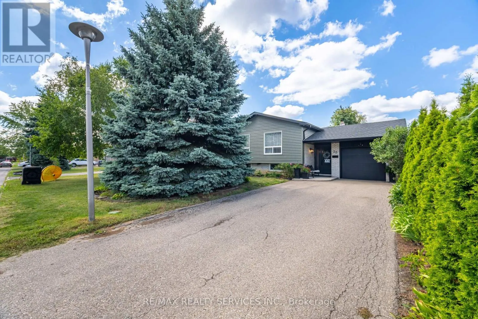 38 GRASSMERE CRESCENT
