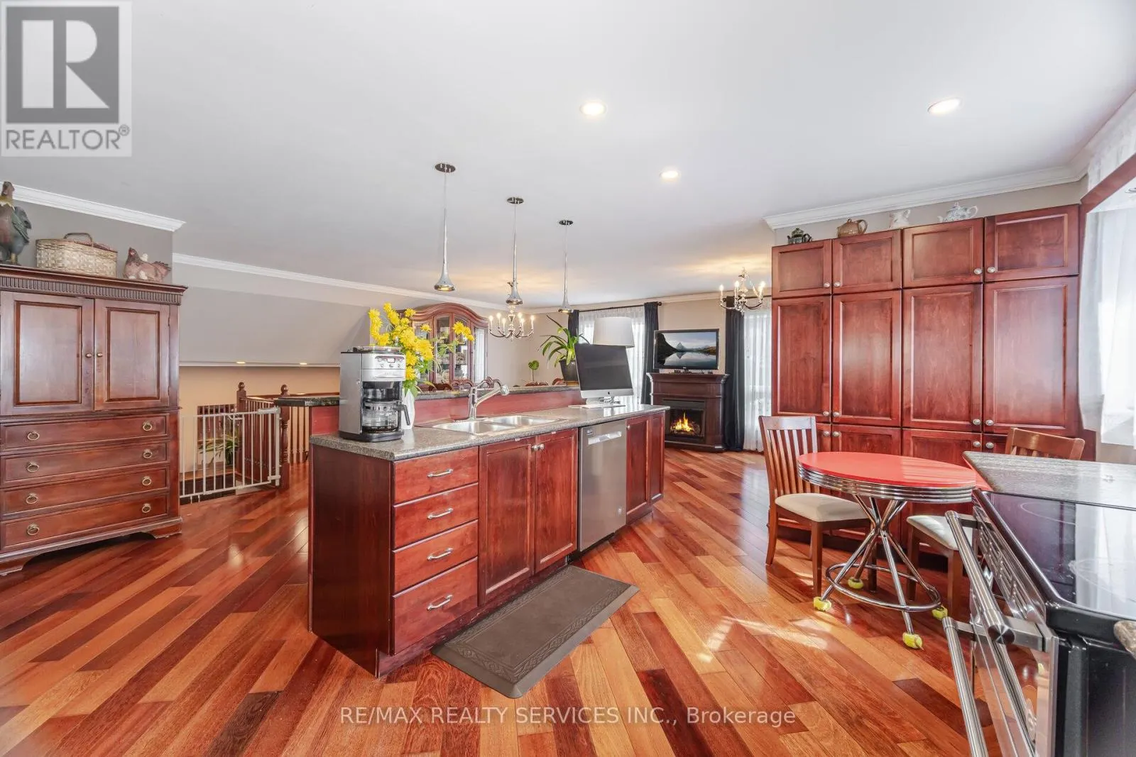 38 GRASSMERE CRESCENT