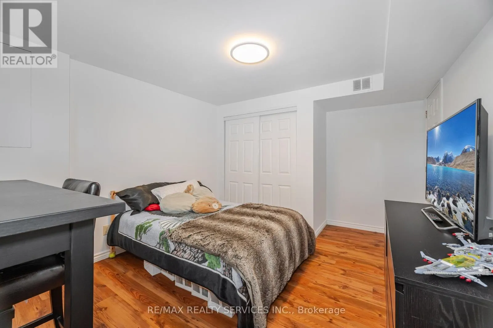 38 GRASSMERE CRESCENT
