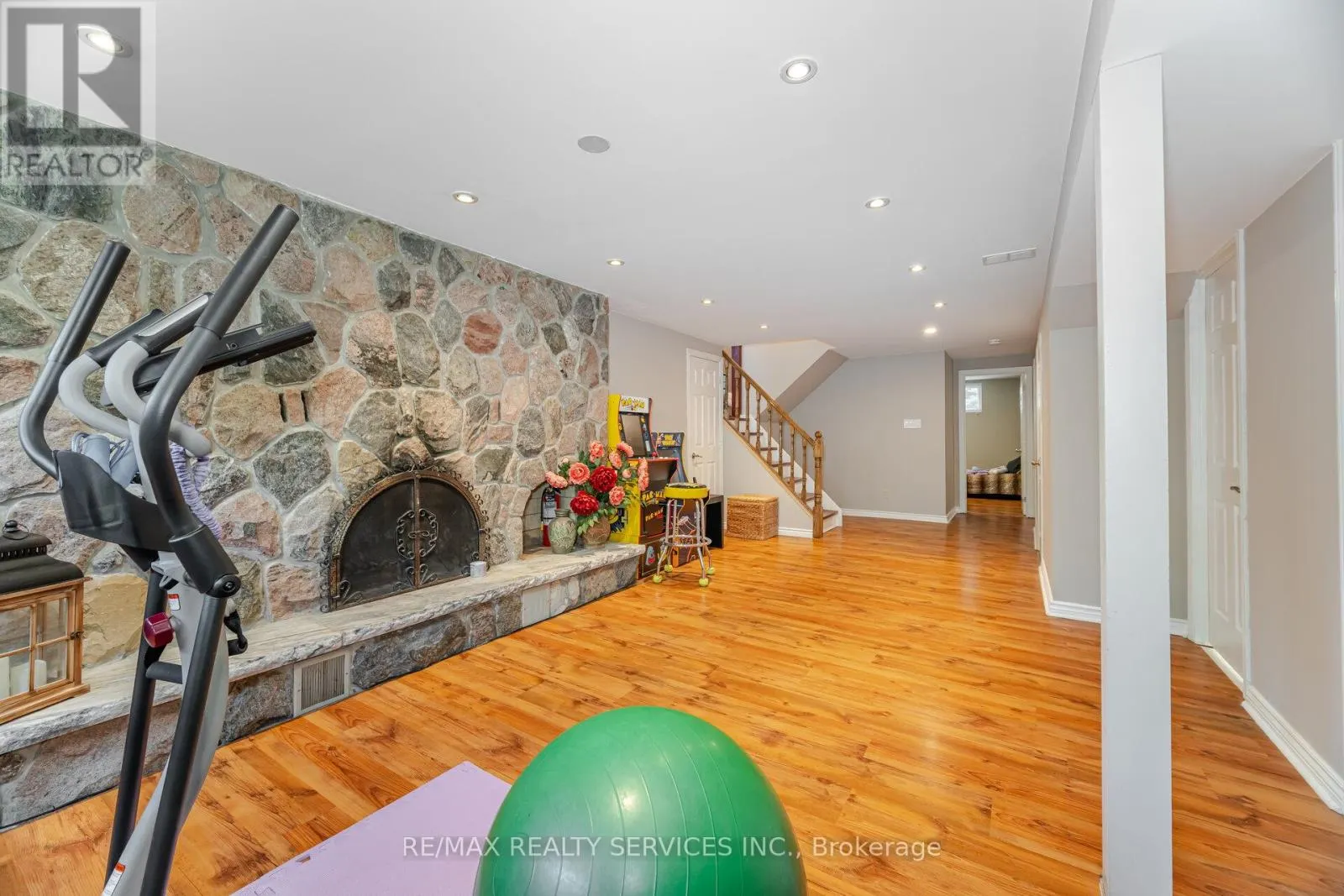38 GRASSMERE CRESCENT