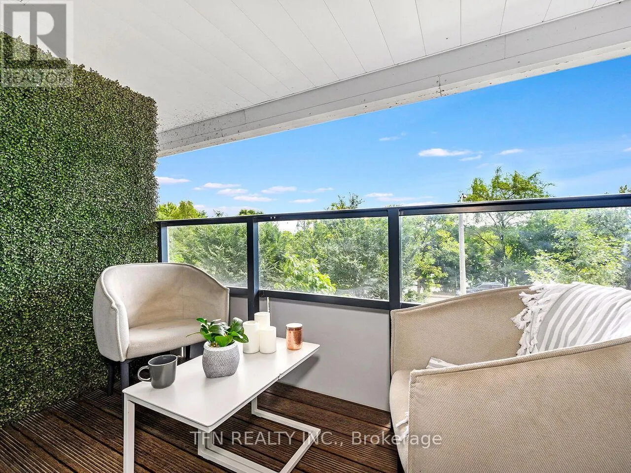 M5 - 20 SHORE BREEZE DRIVE