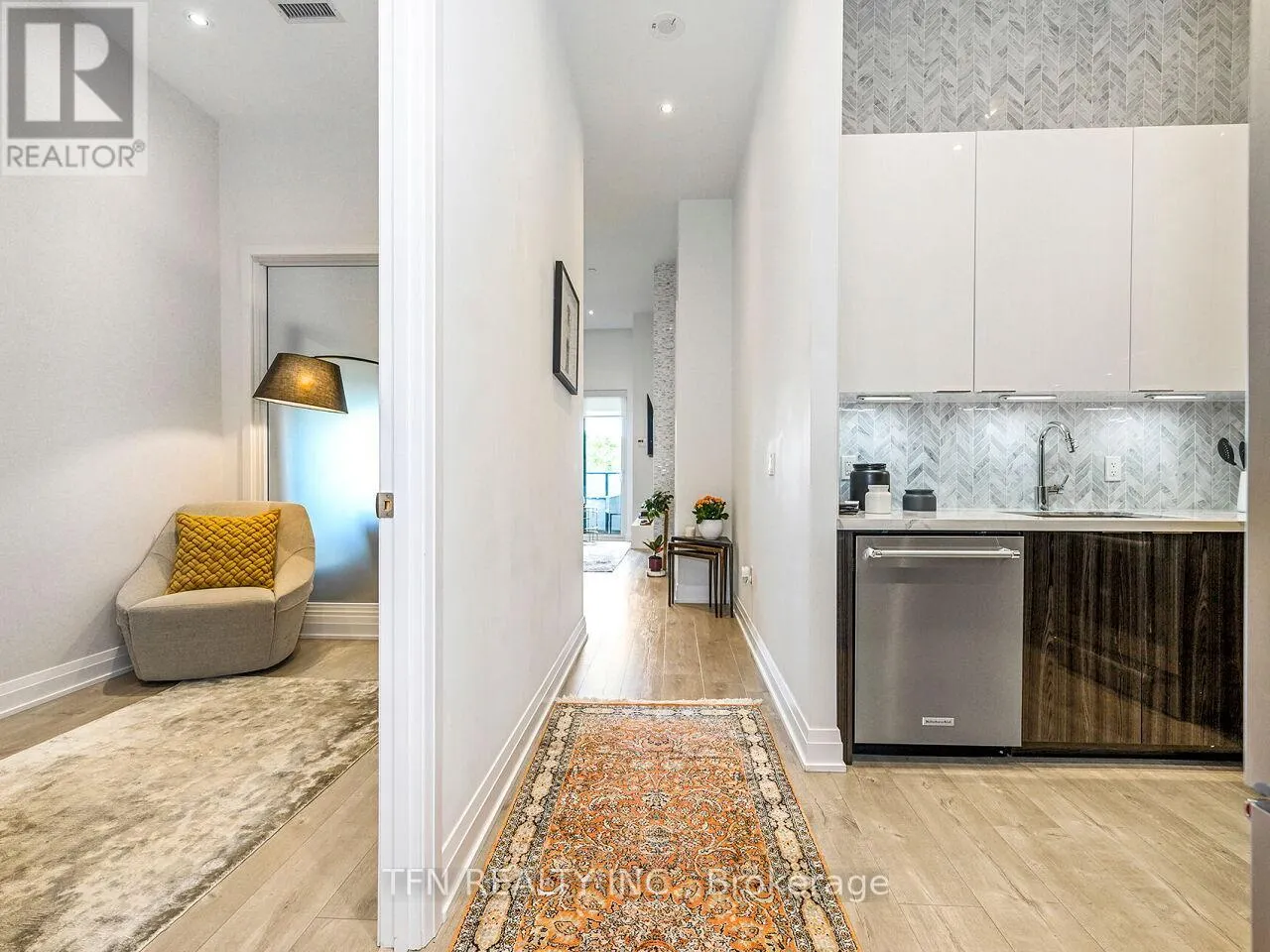 M5 - 20 SHORE BREEZE DRIVE