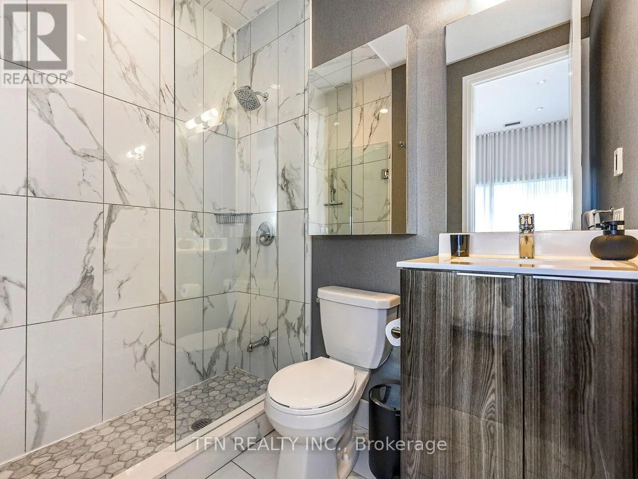 M5 - 20 SHORE BREEZE DRIVE