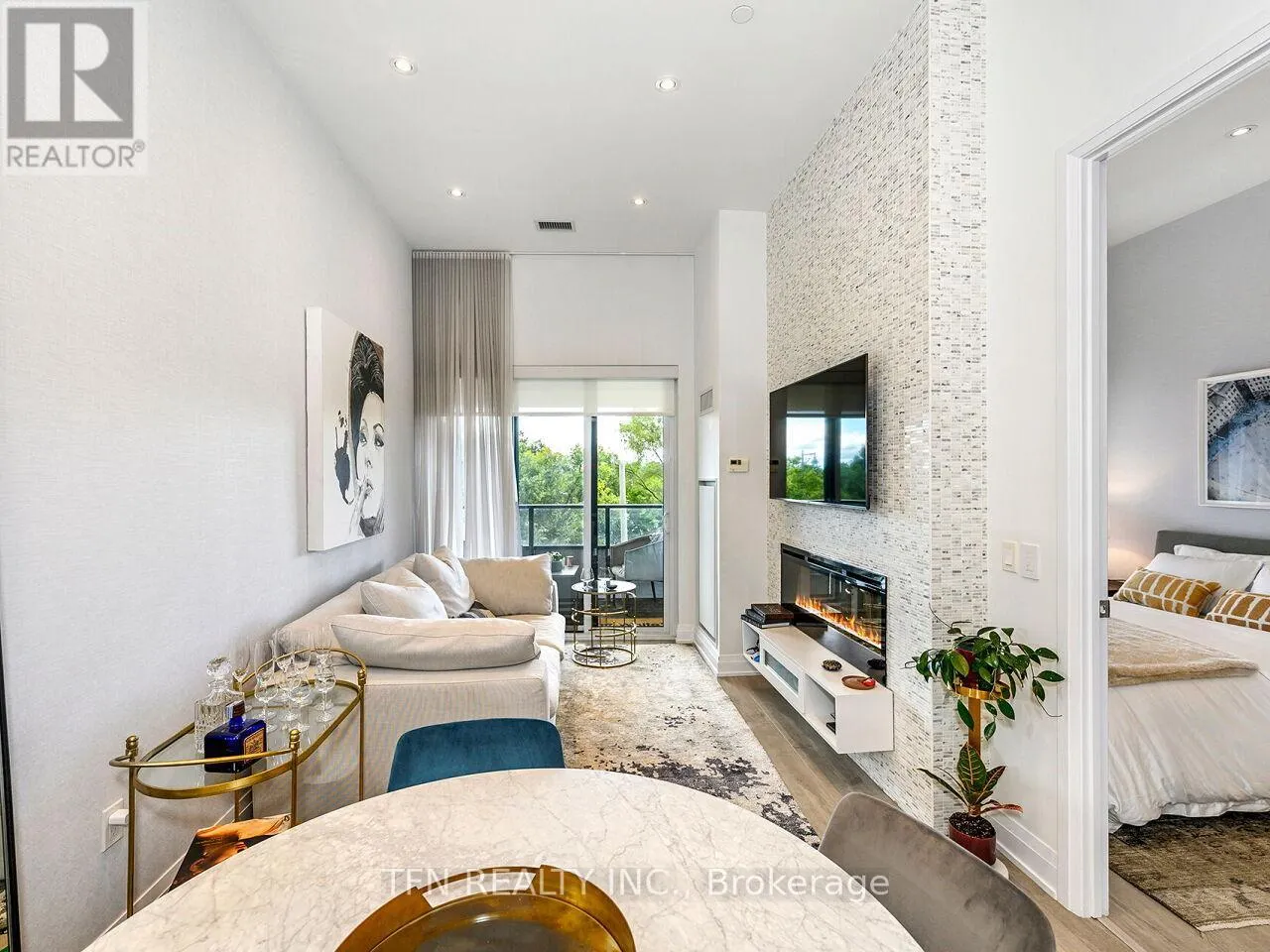 M5 - 20 SHORE BREEZE DRIVE