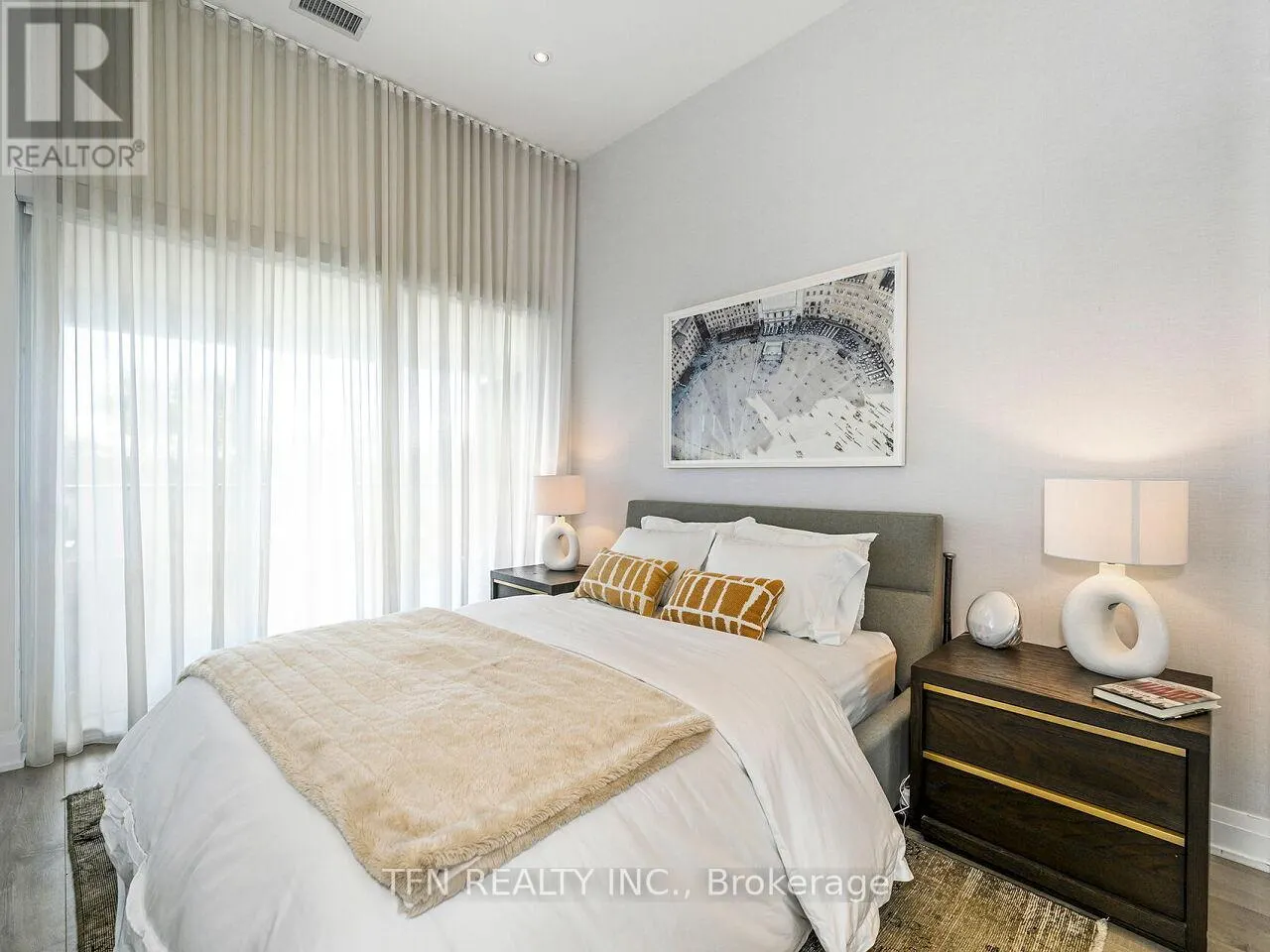 M5 - 20 SHORE BREEZE DRIVE