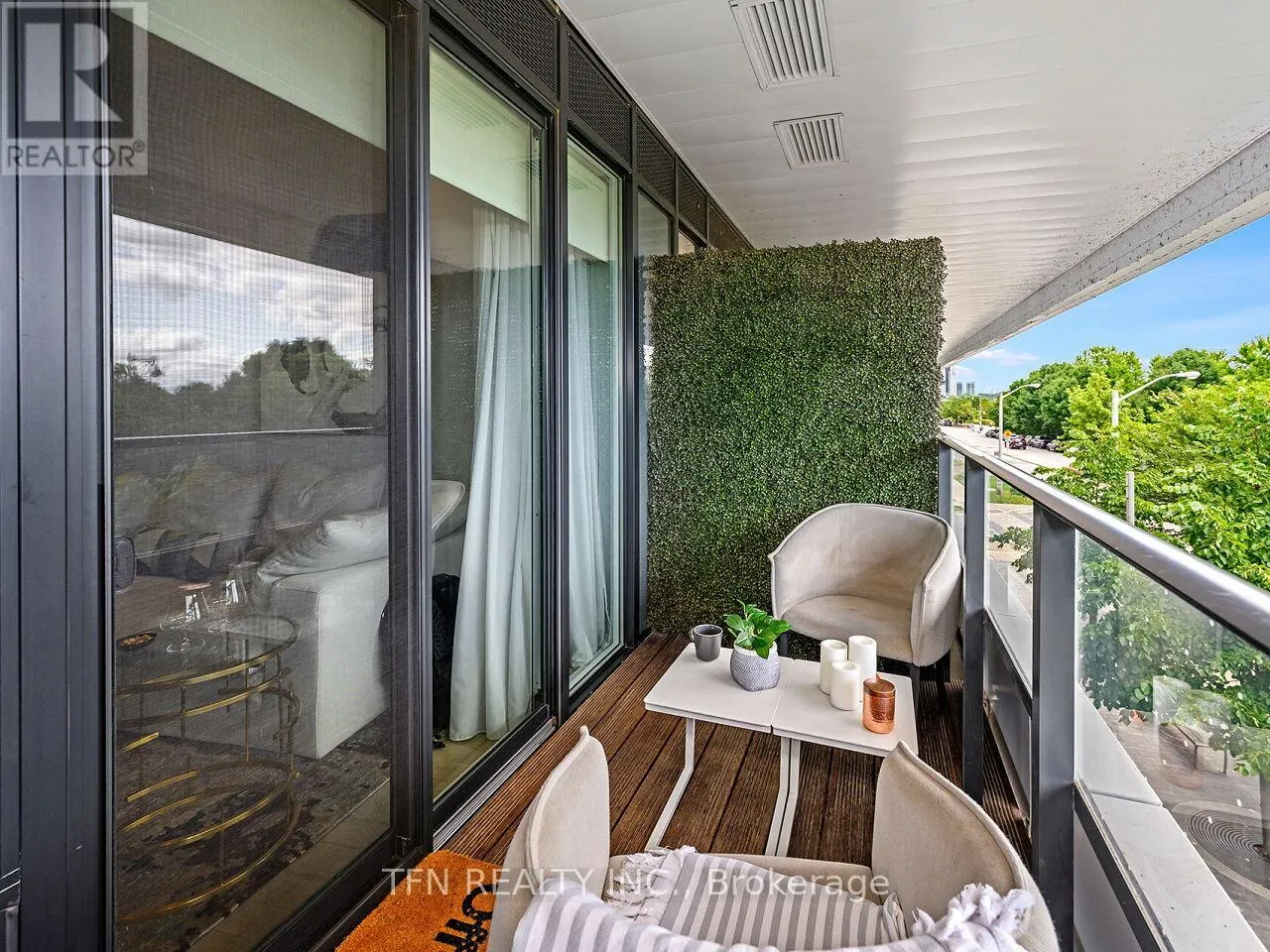 M5 - 20 SHORE BREEZE DRIVE